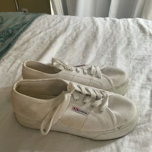 Superga white tennis shoes